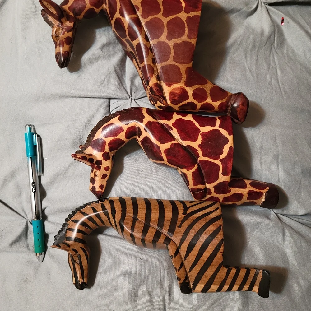 Vintage African wooden sitting animals. Set of 3 - Picture 8 of 10